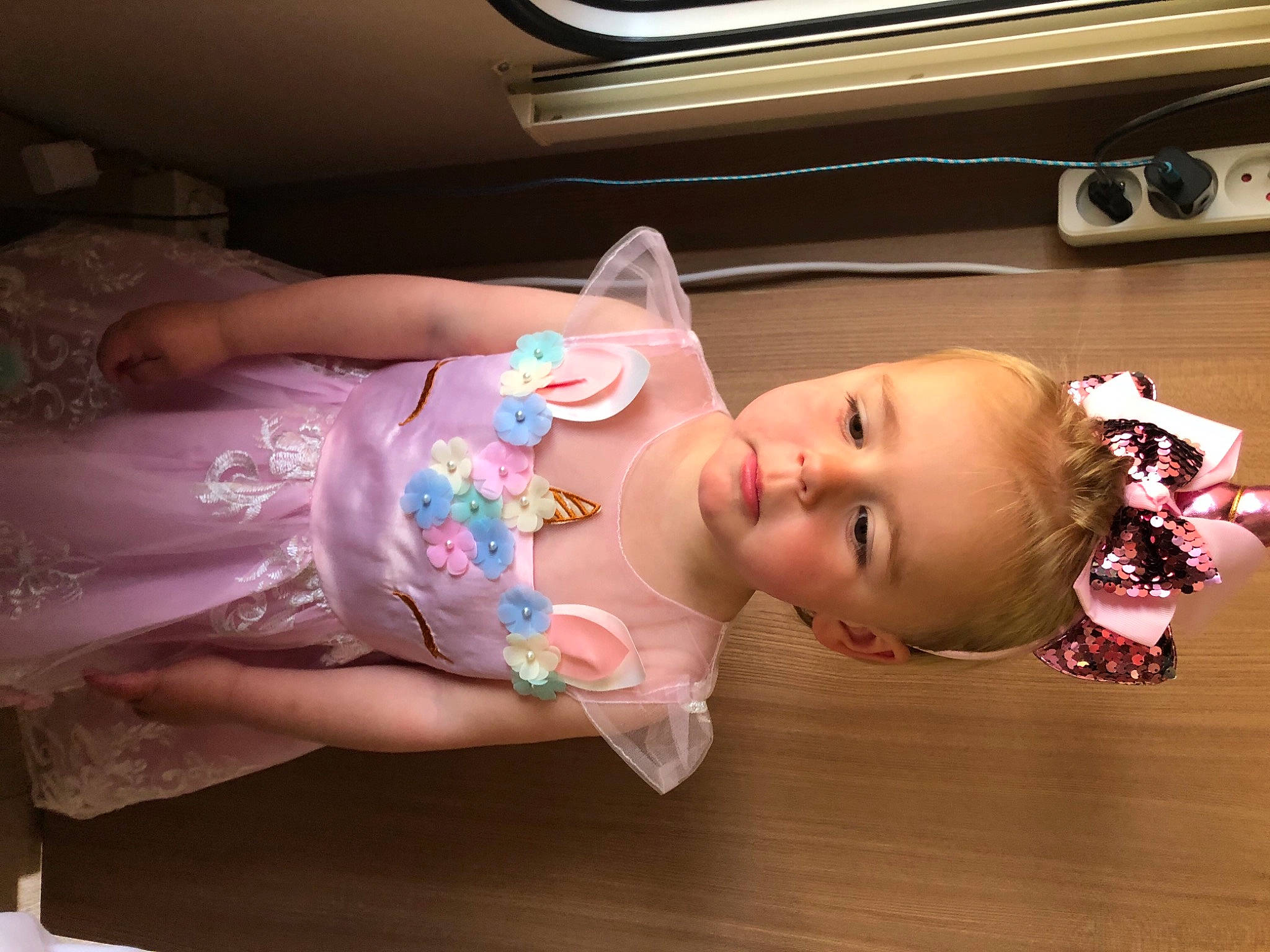 Kiliana a rejoint le concours — aidez-le/la à gagner de superbes lots ! auto_part, baby, baby_products, baby_toddler_clothing, car_seat, cheek, child, eyelash, fun, happy, mouth, nose, person, pink, product, skin, smile, toddler, toy, vehicle_door