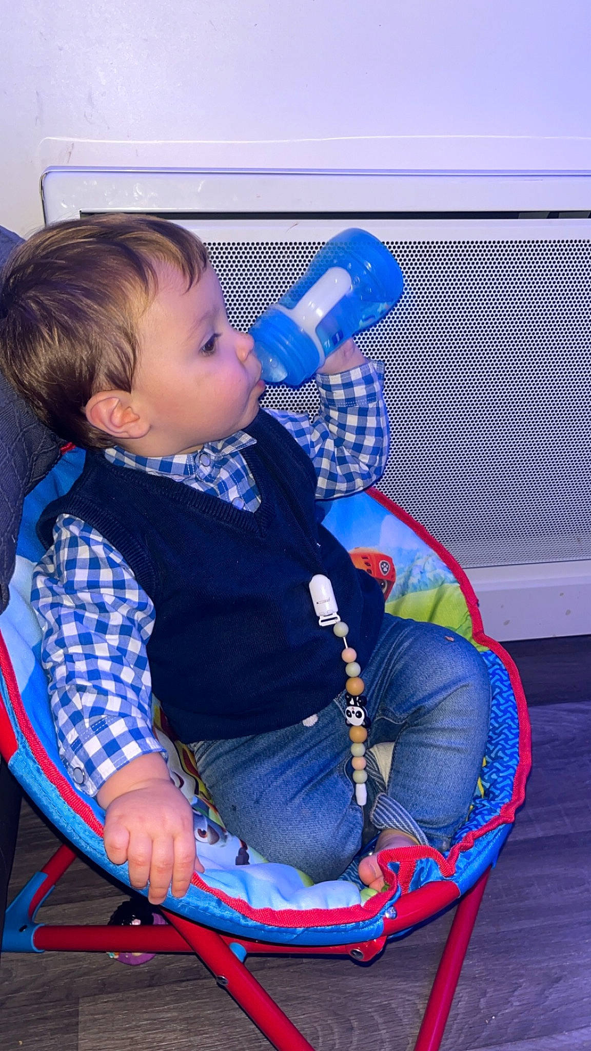 Maylonn participe au concours pour gagner de l'argent avec cette photo : baby, baby_carriage, baby_products, baby_safety, baby_toddler_clothing, blue, child, comfort, electric_blue, fun, lap, pattern, person, sitting, toddler