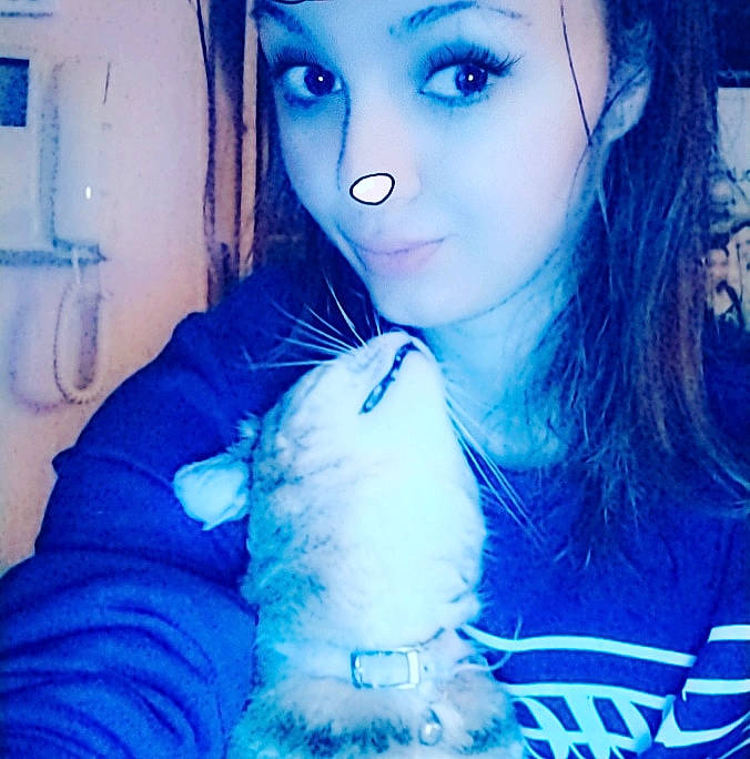 Juna a rejoint le concours — aidez-le/la à gagner de superbes lots ! beauty, black_hair, blue, cheek, emotion, eye, eyebrow, face, forehead, fur, girl, hair, head, human_hair_color, lip, mouth, nose, person, selfie, skin