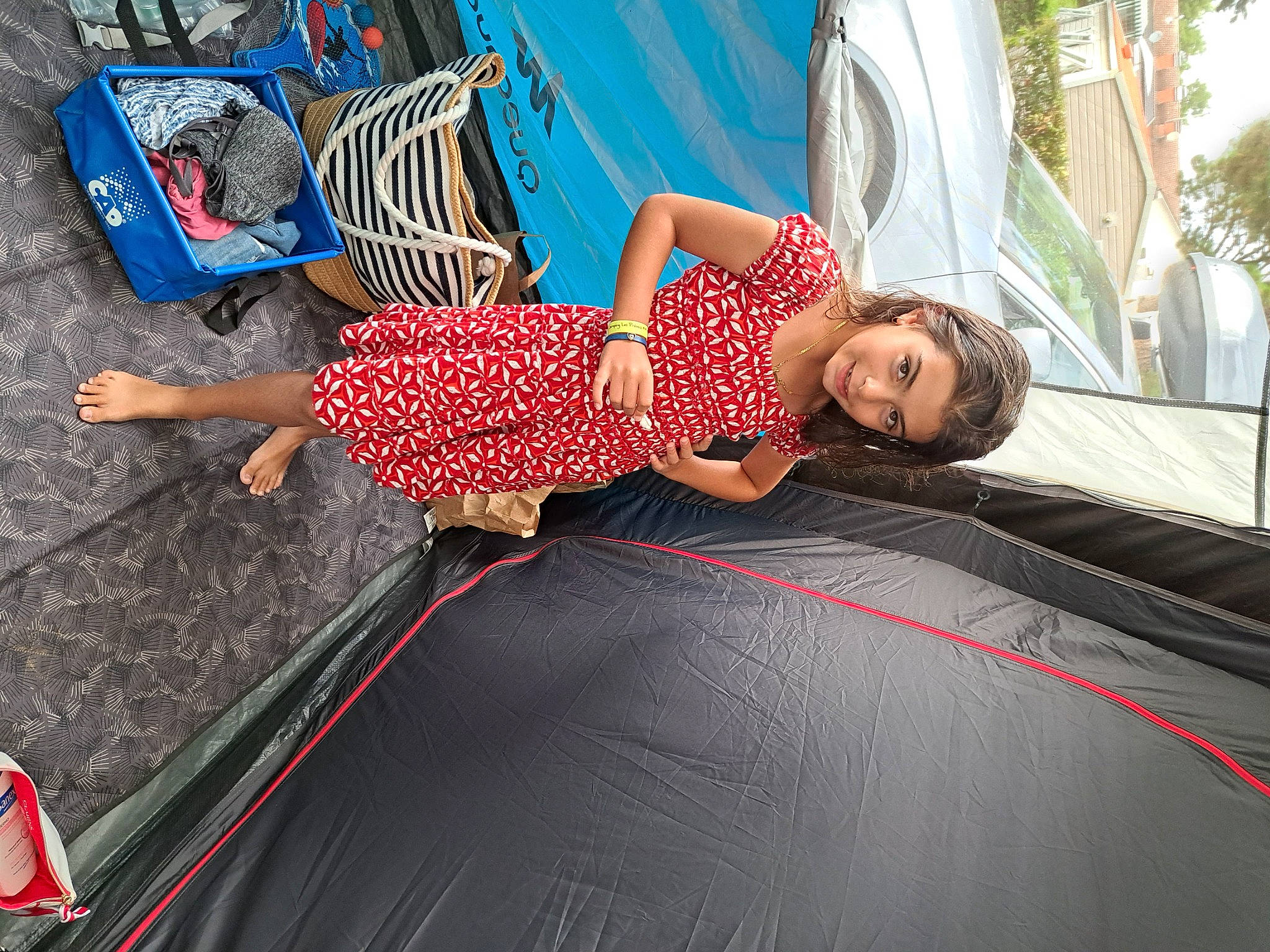 Emma participe au concours pour gagner de l'argent avec cette photo : automotive_design, automotive_exterior, automotive_tire, city, electric_blue, flooring, fun, human_leg, joy, leisure, magenta, pattern, person, recreation, smile, t_shirt, thigh, toddler, trampoline, trampolining