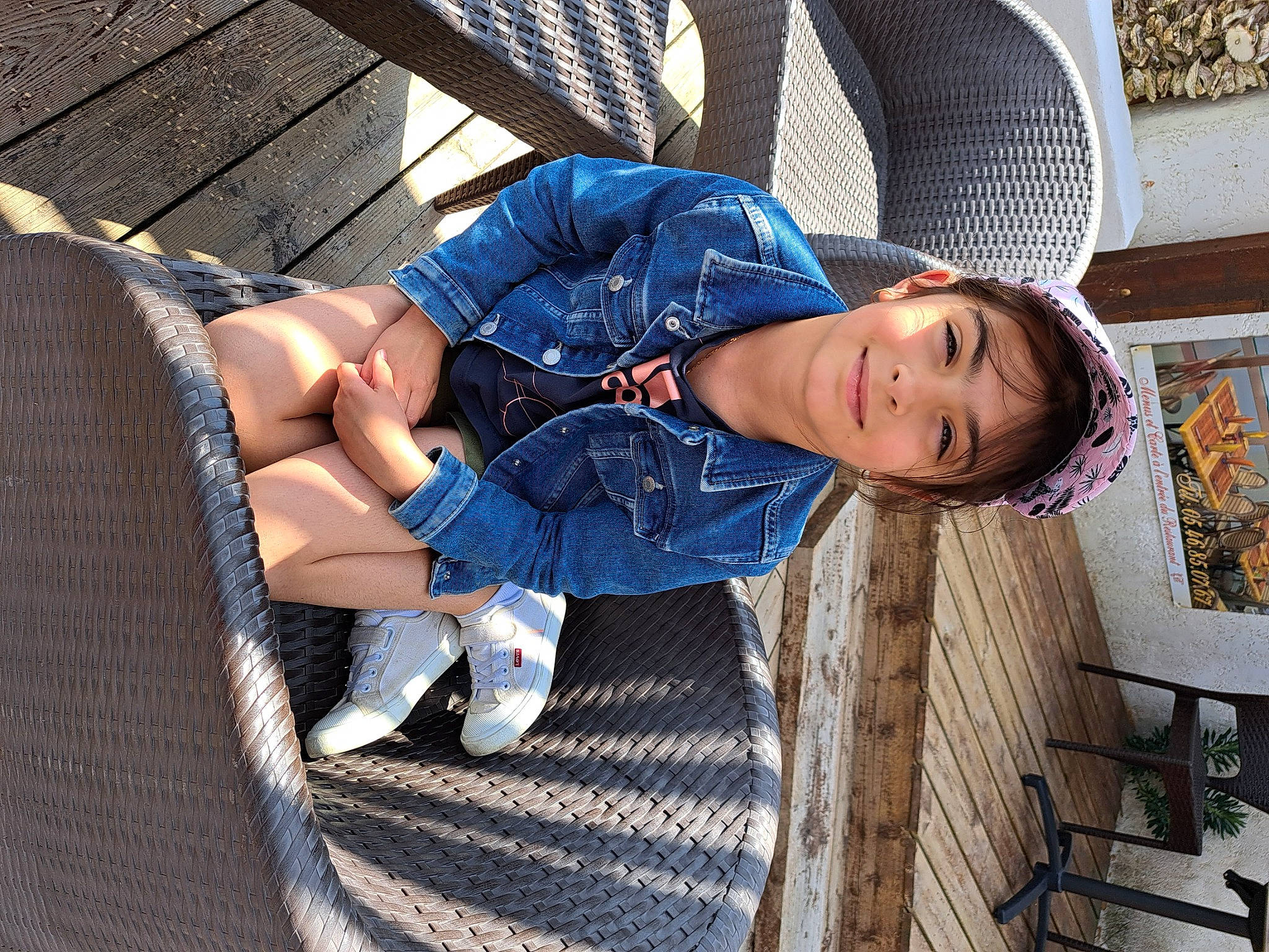 Emma participe au concours pour gagner de l'argent avec cette photo : child, comfort, denim, electric_blue, foot, fun, human_leg, joy, knee, lap, leg, leisure, nap, pattern, person, sitting, sock, thigh, toddler, wood