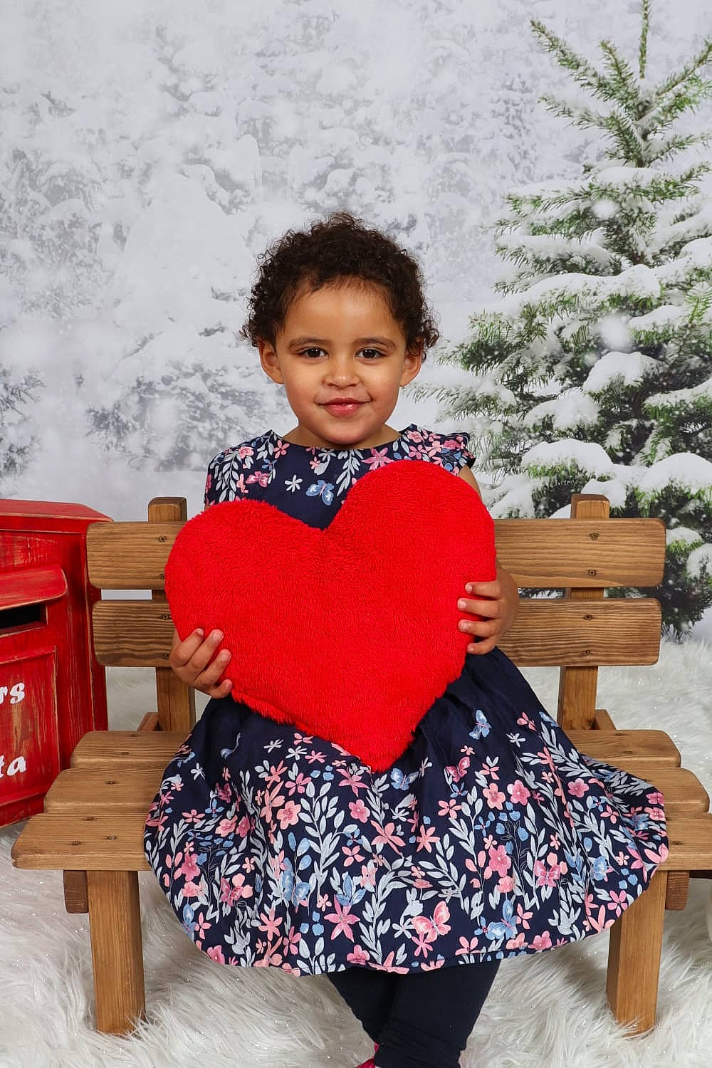 Danielle is registered to the contest to win money with this photo: baby_toddler_clothing, beauty, child, fun, happy, human_body, joy, knee, leg, leisure, organ, person, skin, sleeve, smile, snow, standing, thigh, toddler, tree