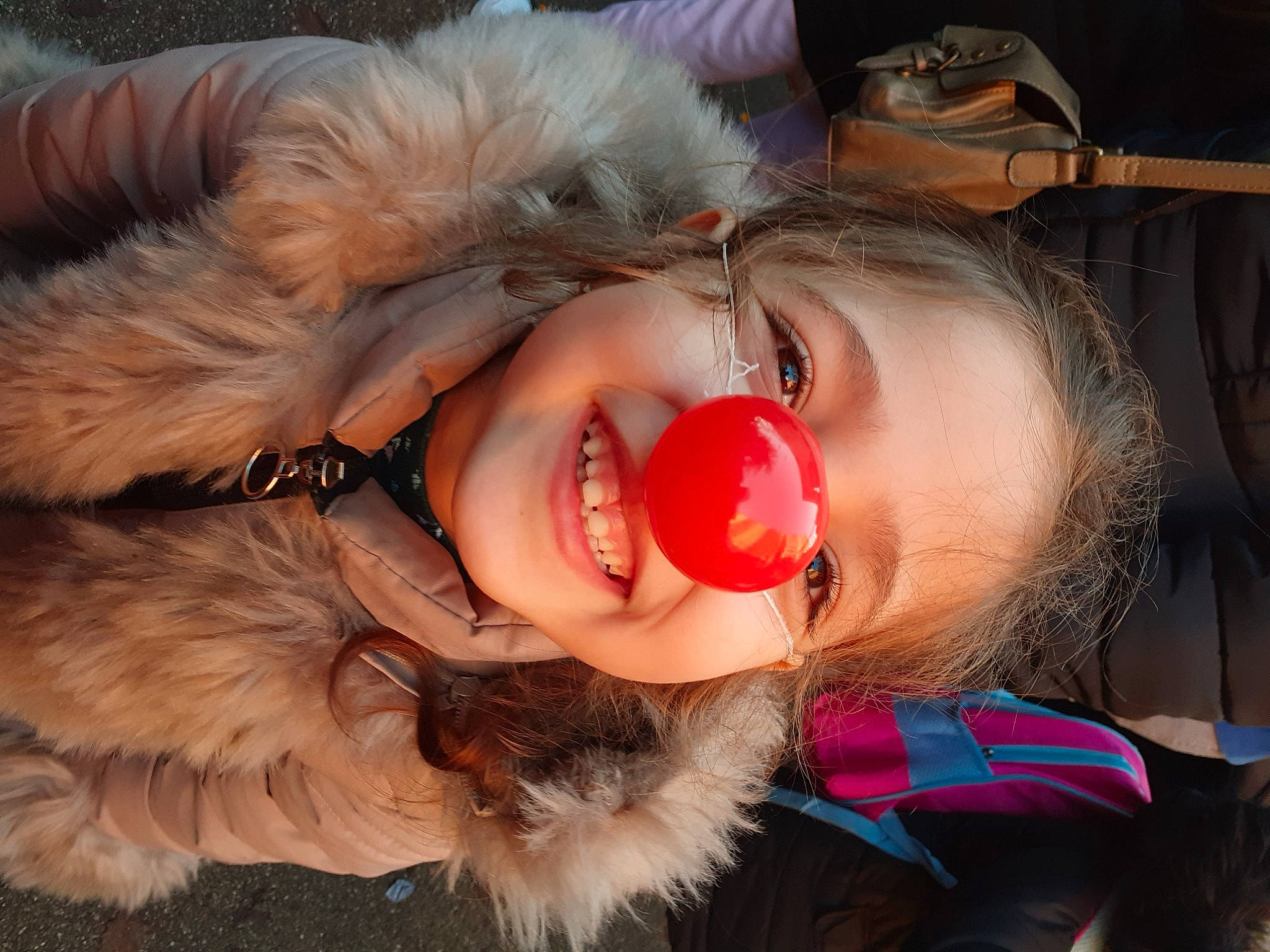 Djannah a rejoint le concours — aidez-le/la à gagner de superbes lots ! blond, cheek, child, costume, ear, entertainment, eyelash, eyewear, fun, fur, happy, iris, jaw, joy, lip, lipstick, mouth, nose, performing_arts, person