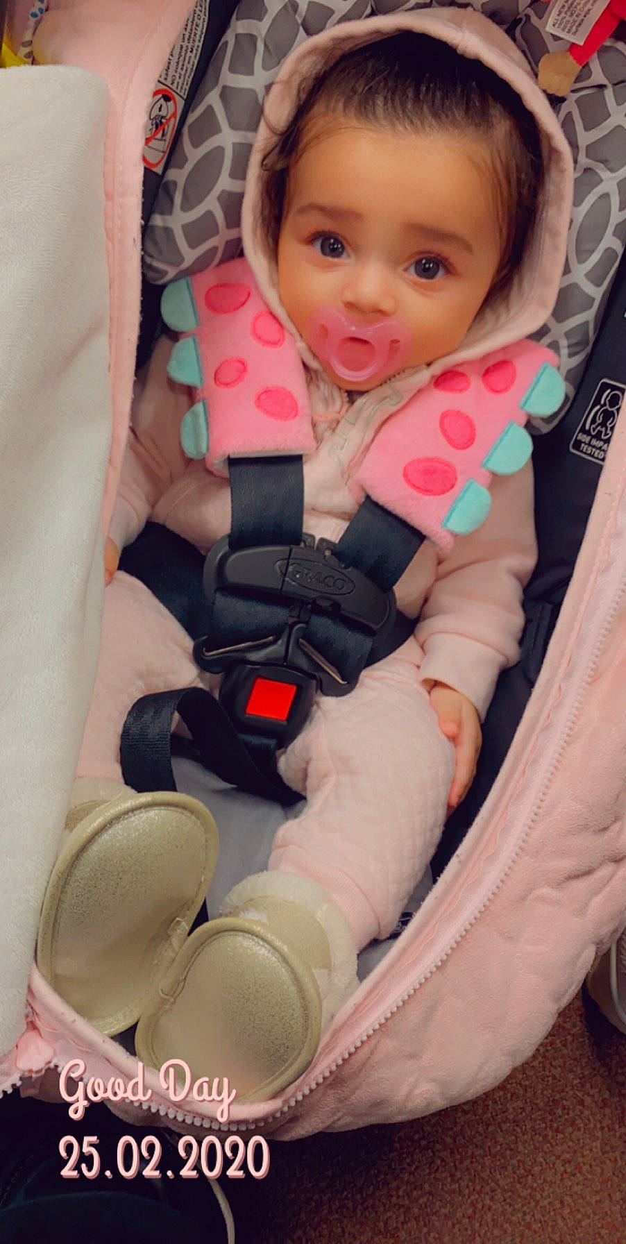 Lareina is registered to the contest to win money with this photo: baby, baby_carriage, baby_in_car_seat, baby_products, car_seat, cheek, child, person, pink, product, toddler