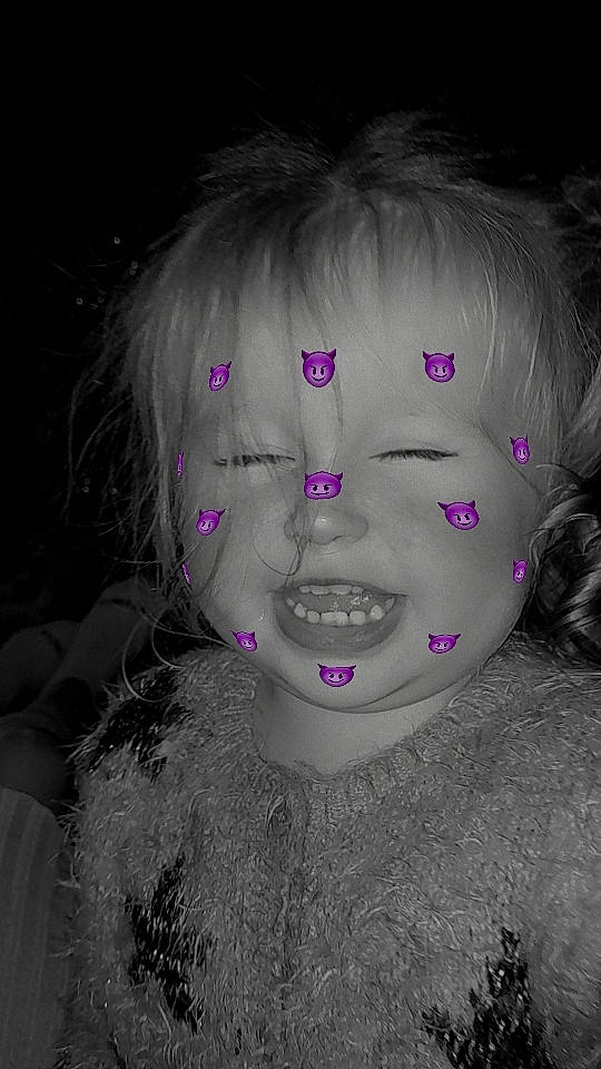 Léna participe au concours pour gagner de l'argent avec cette photo : art, bangs, black_hair, cg_artwork, drawing, eyelash, fashion_accessory, flash_photography, iris, jaw, layered_hair, lip, long_hair, magenta, makeover, monochrome, nose, person, purple, step_cutting