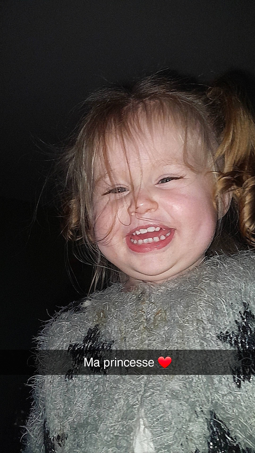 Léna a rejoint le concours — aidez-le/la à gagner de superbes lots ! blond, cheek, ear, eye, eyebrow, eyelash, flash_photography, fun, hair, happy, human_body, iris, jaw, lip, mouth, nose, person, skin, smile, toddler