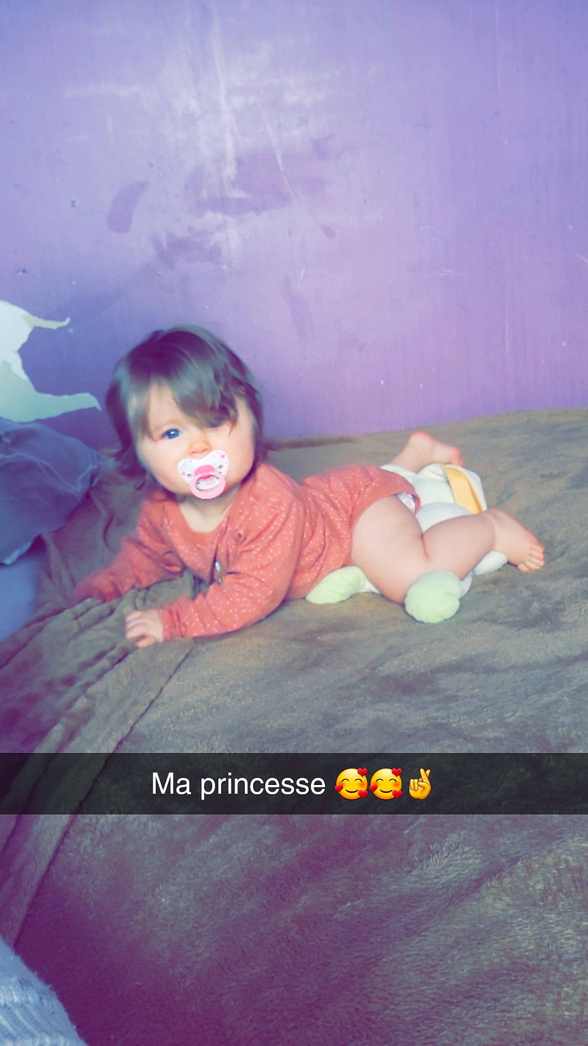 Léna a rejoint le concours — aidez-le/la à gagner de superbes lots ! baby, baby_toddler_clothing, beauty, child, eye, flash_photography, fun, happy, human_body, magenta, mouth, person, pink, skin, smile, space, standing, t_shirt, tints_and_shades, toddler