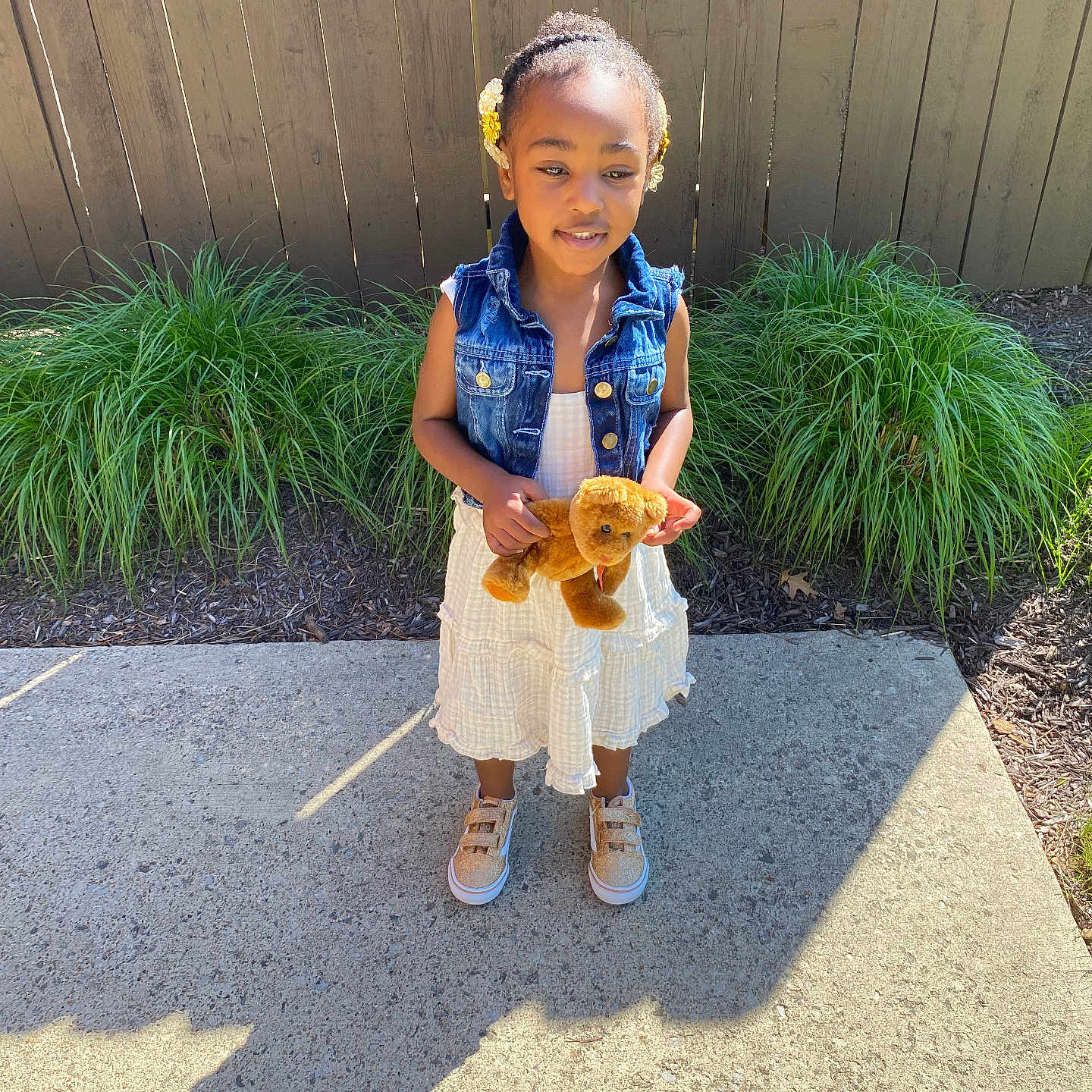 Arin is registered to the contest to win money with this photo: backyard, clothing, dress, face, grass, head, herbal, herbs, jar, jeans, pants, person, photography, plant, planter, portrait, pottedplant, pottery, shorts, vase