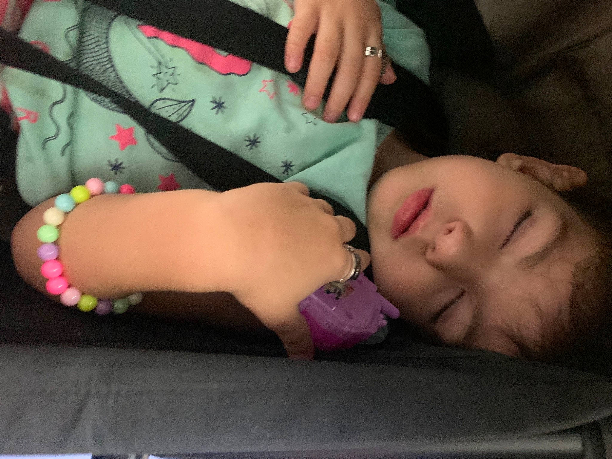 Hajar participe au concours pour gagner de l'argent avec cette photo : cheek, cool, dress, eyelash, facial_expression, finger, gesture, hand, human_body, joint, knee, leg, mouth, neck, person, pink, product, skin, sleeve, thigh