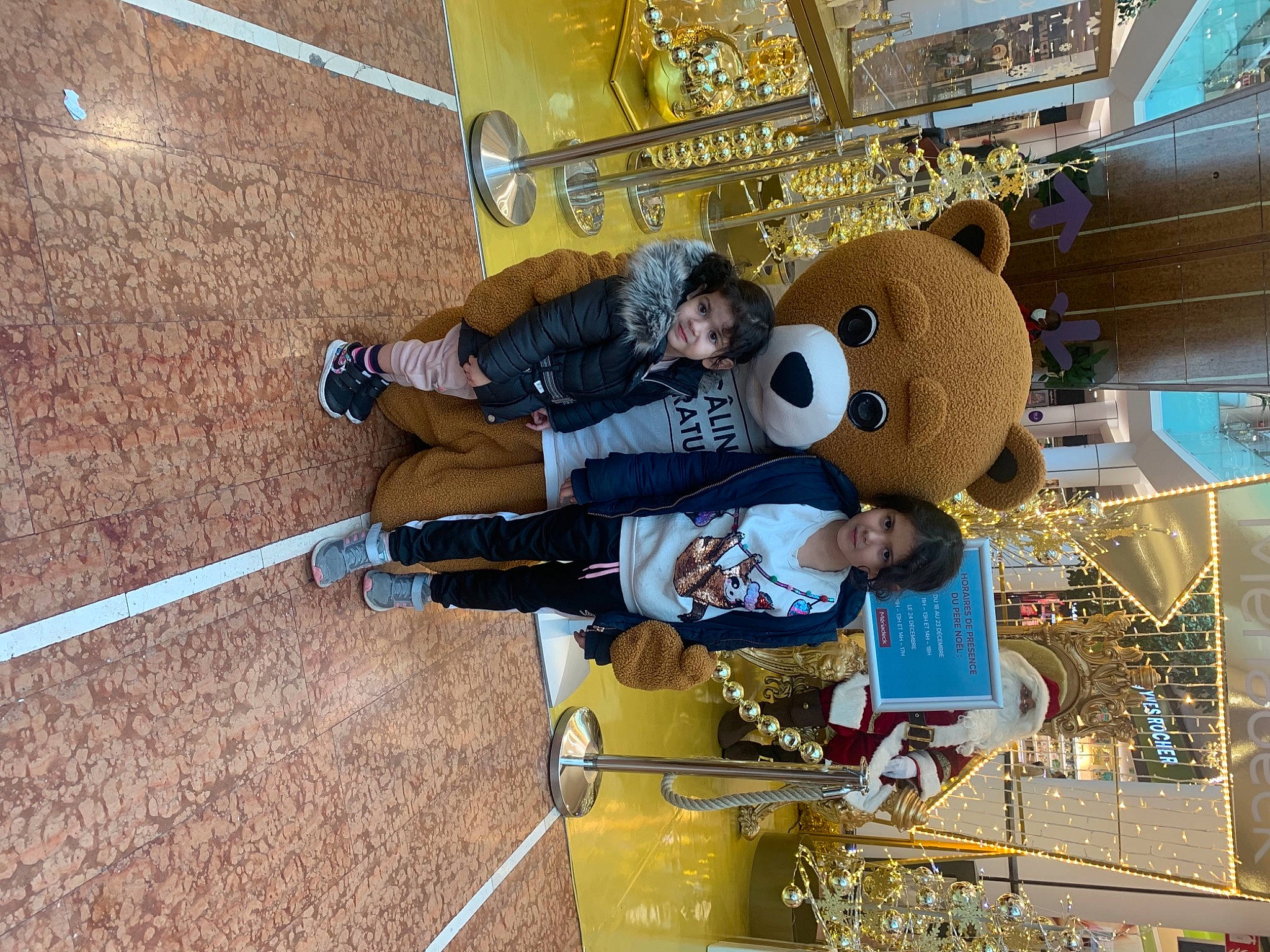 Hajar participe au concours pour gagner de l'argent avec cette photo : competition_event, fun, helmet, leisure, person, player, recreation, shorts, smile, sports, sports_equipment, sports_gear, stuffed_toy, team_sport, teddy_bear, toddler, tournament, toy, tree, world