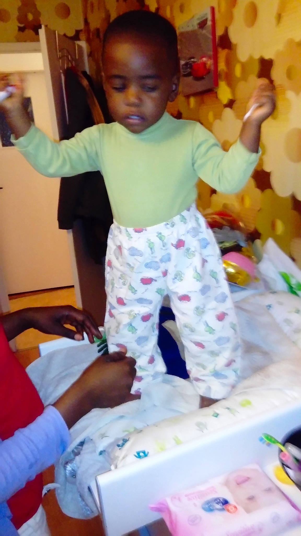 Nolan participe au concours pour gagner de l'argent avec cette photo : arm, baby_products, child, day, fun, girl, infant, person, play, product, textile, toddler, toy