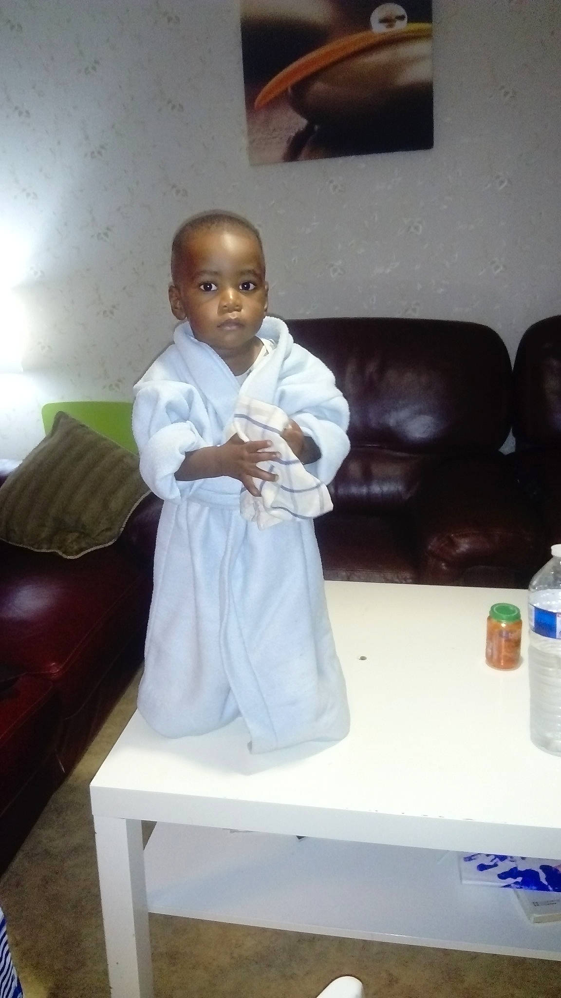 Nolan participe au concours pour gagner de l'argent avec cette photo : child, girl, person, product, standing