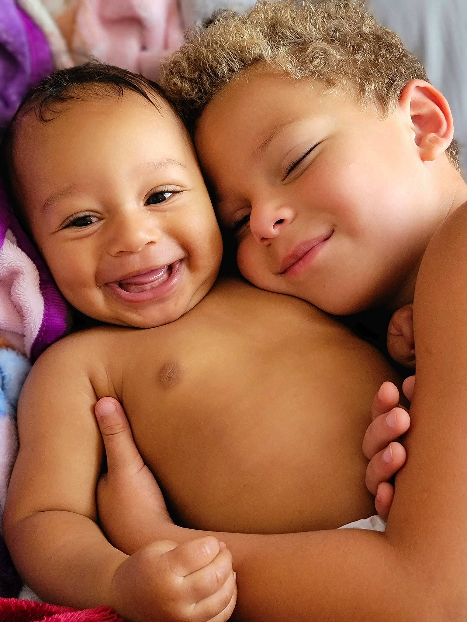 Camron is registered to the contest to win money with this photo: cheek, chin, eye, eyebrow, face, facial_expression, gesture, happy, head, human, human_body, joy, lip, mammal, muscle, nose, organ, people_in_nature, person, photograph