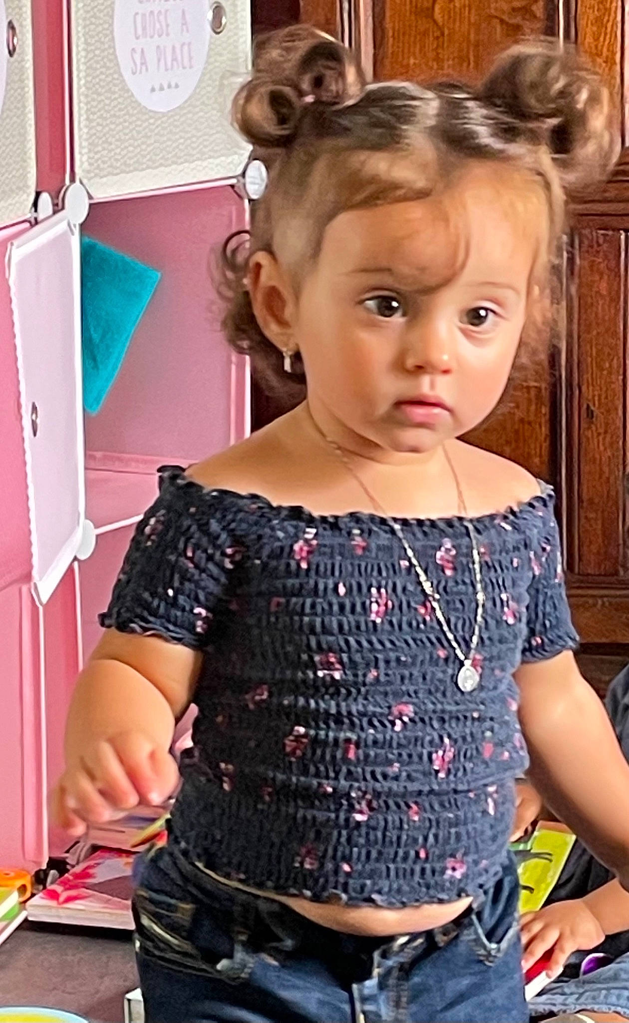 Nola a rejoint le concours — aidez-le/la à gagner de superbes lots ! blond, brown_hair, child, cool, eyelash, fashion, fashion_accessory, fashion_design, fun, hairstyle, happy, jewellery, neck, office_supplies, pattern, person, sleeve, snapshot, street_fashion, toddler