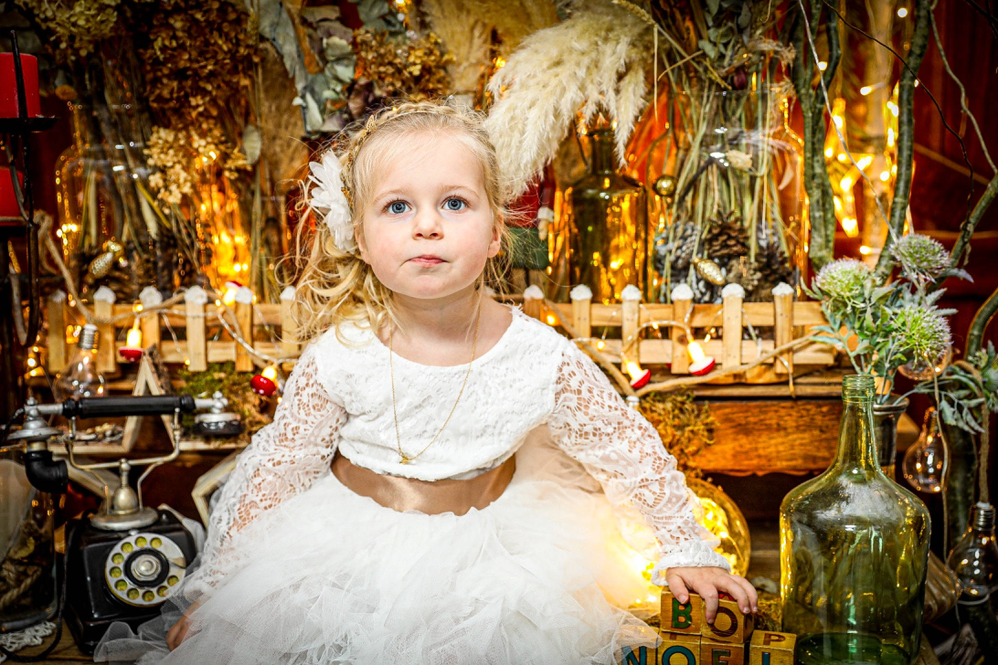 Lou a rejoint le concours — aidez-le/la à gagner de superbes lots ! city, dress, embellishment, event, fashion_design, flash_photography, floral_design, flower_arranging, formal_wear, fun, happy, jewellery, leisure, orange, peach, person, plant, sleeve, temple, toddler