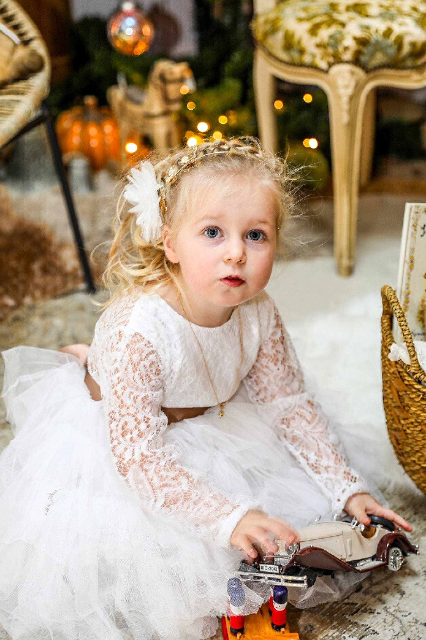 Lou participe au concours pour gagner de l'argent avec cette photo : baby, beauty, chair, child, dress, event, fashion, fashion_design, formal_wear, fun, gown, happy, headpiece, person, photograph, snapshot, toddler, tradition, wedding_ceremony_supply, white