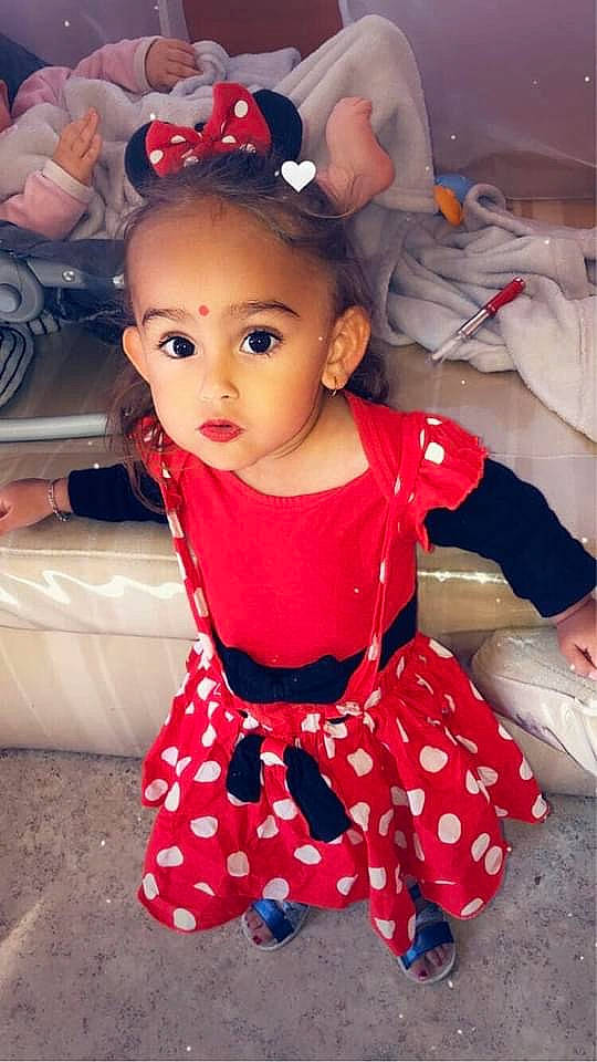 Shakira participe au concours pour gagner de l'argent avec cette photo : baby, baby_toddler_clothing, cheek, child, day_dress, dress, eye, eyelash, fun, happy, head, lip, mouth, one_piece_garment, organ, person, pink, red, skin, sleeve