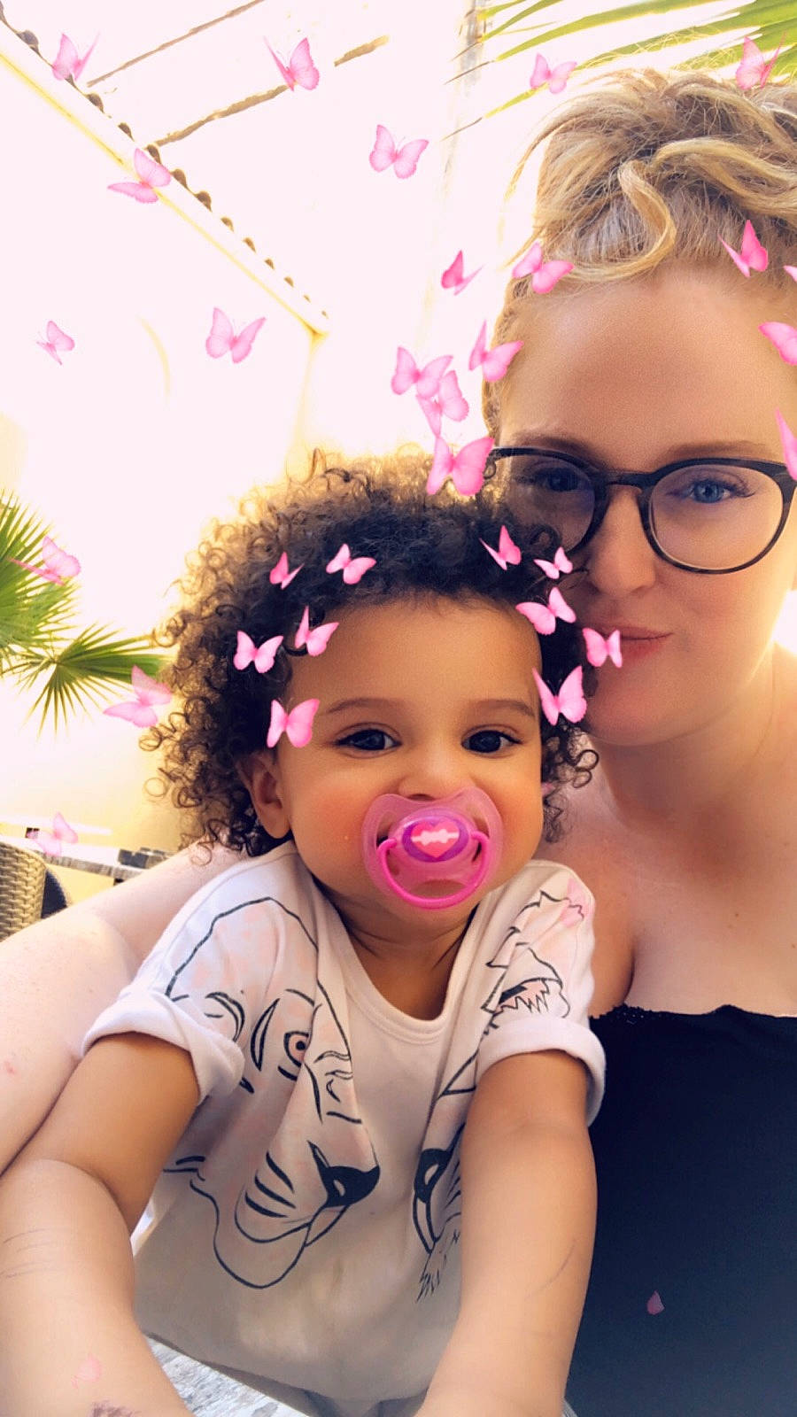 Zaïna a rejoint le concours — aidez-le/la à gagner de superbes lots ! black_hair, brown_hair, child, cool, eyewear, face, fun, girl, glasses, hair_accessory, happiness, joy, person, pink, product, skin, smile, sunglasses, toddler, vision_care