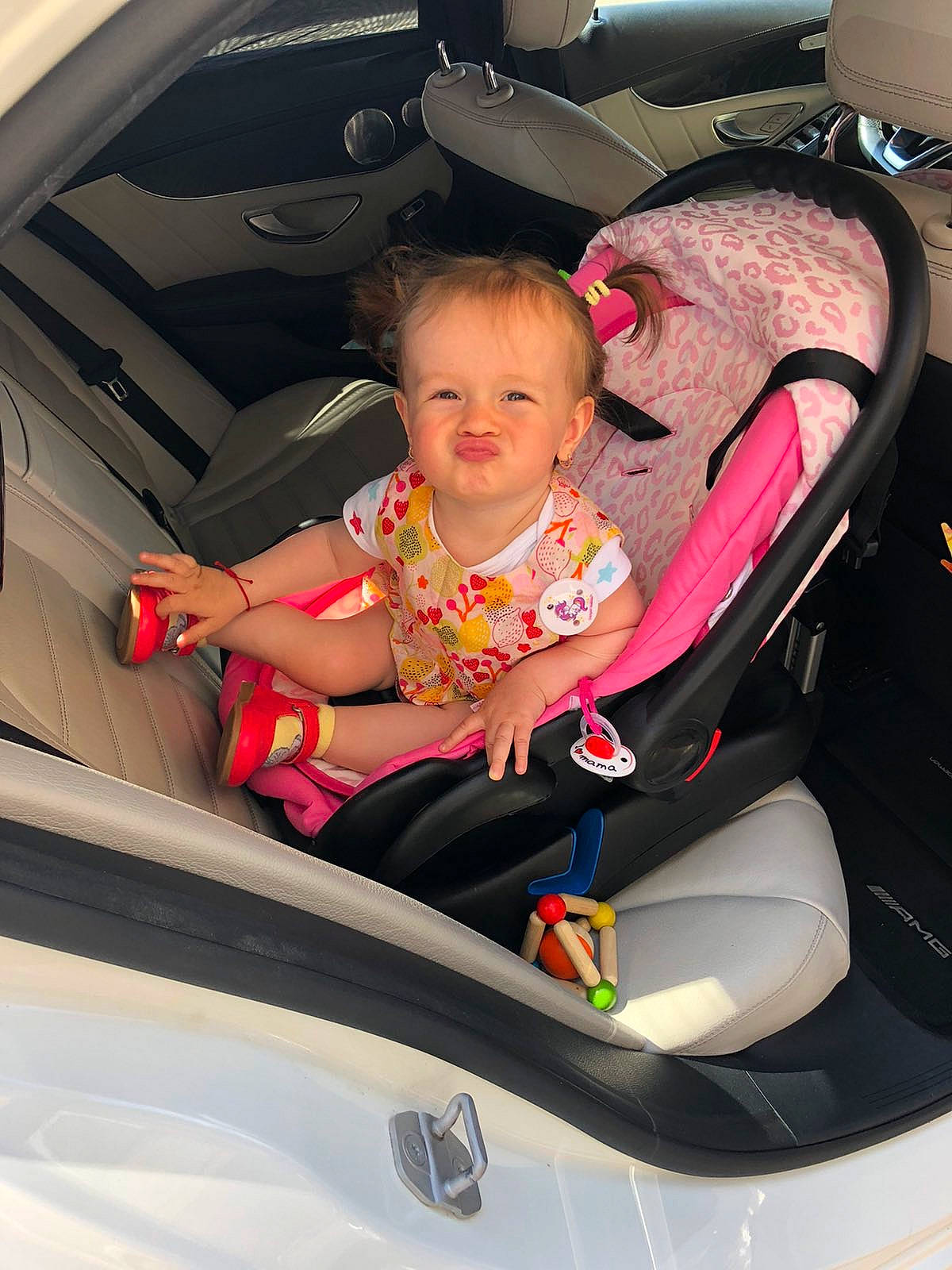 Klea participe au concours pour gagner de l'argent avec cette photo : auto_part, automotive_exterior, baby, baby_in_car_seat, baby_products, car, car_seat, car_seat_cover, child, family_car, luxury_vehicle, person, pink, product, toddler, trunk, vehicle, vehicle_door