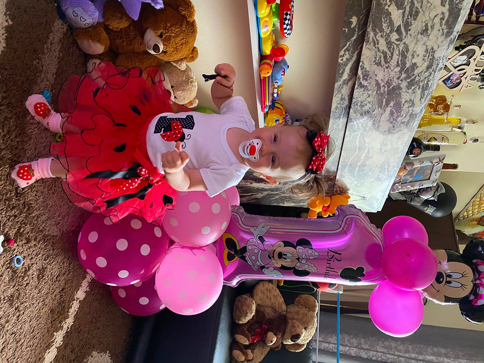 Klea participe au concours pour gagner de l'argent avec cette photo : balloon, child, fun, happy, person, pink, plant, play, shoe