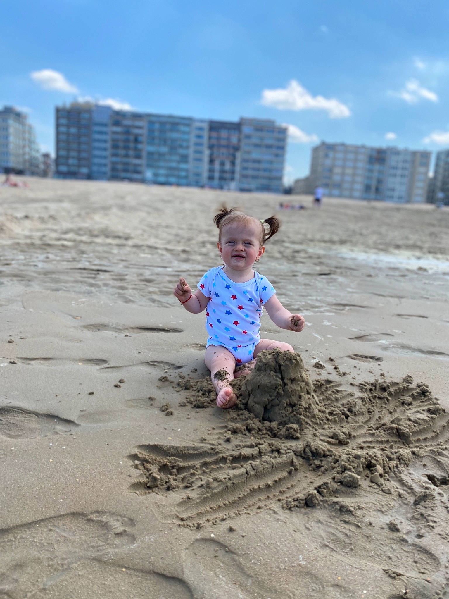 Klea participe au concours pour gagner de l'argent avec cette photo : bay, beach, child, coast, fun, mud, ocean, person, photography, play, sand, sea, shore, soil, summer, tide, toddler, vacation, water, wave