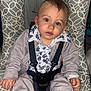 Giulliano a rejoint le concours — aidez-le/la à gagner de superbes lots ! baby, child, infant, seat, car_seat, straps, clothing, patterned_fabric, face, blue_eyes, sitting, indoor, cute, person, young_child, long_sleeves, pants, sock, curious, portrait