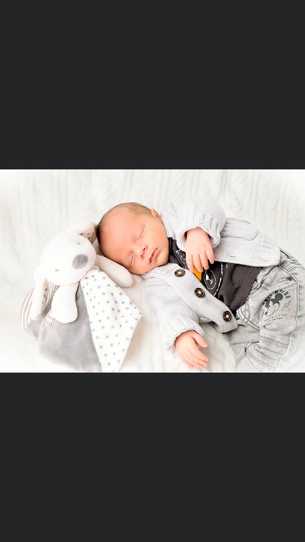 Markus a rejoint le concours — aidez-le/la à gagner de superbes lots ! baby, baby_products, baby_sleeping, birth, child, comfort, ear, person, photo_shoot, photograph, photography, portrait_photography, product, sleep, stock_photography, toddler, white