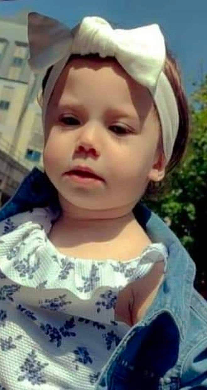 Naëlla participe au concours pour gagner de l'argent avec cette photo : baby_toddler_clothing, cap, cheek, chin, clothing, cool, eyebrow, eyelash, forehead, happy, hat, headgear, headwear, jaw, lip, mouth, nose, person, sleeve, smile