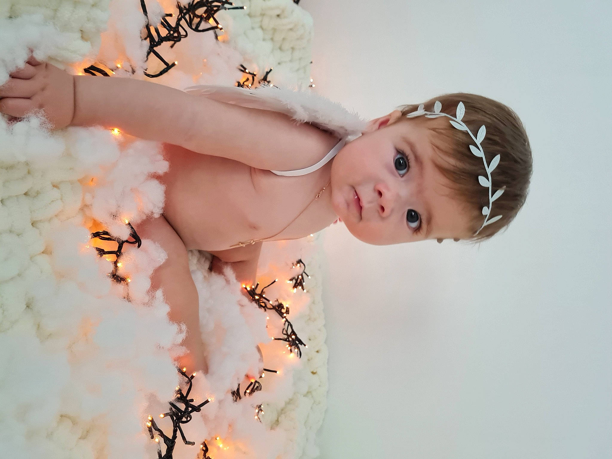 Sophia participe au concours pour gagner de l'argent avec cette photo : arm, art, baby, baby_toddler_clothing, beauty, child, embellishment, eyelash, fashion_accessory, flash_photography, happy, hat, headband, headpiece, lip, pattern, peach, person, portrait_photography, skin
