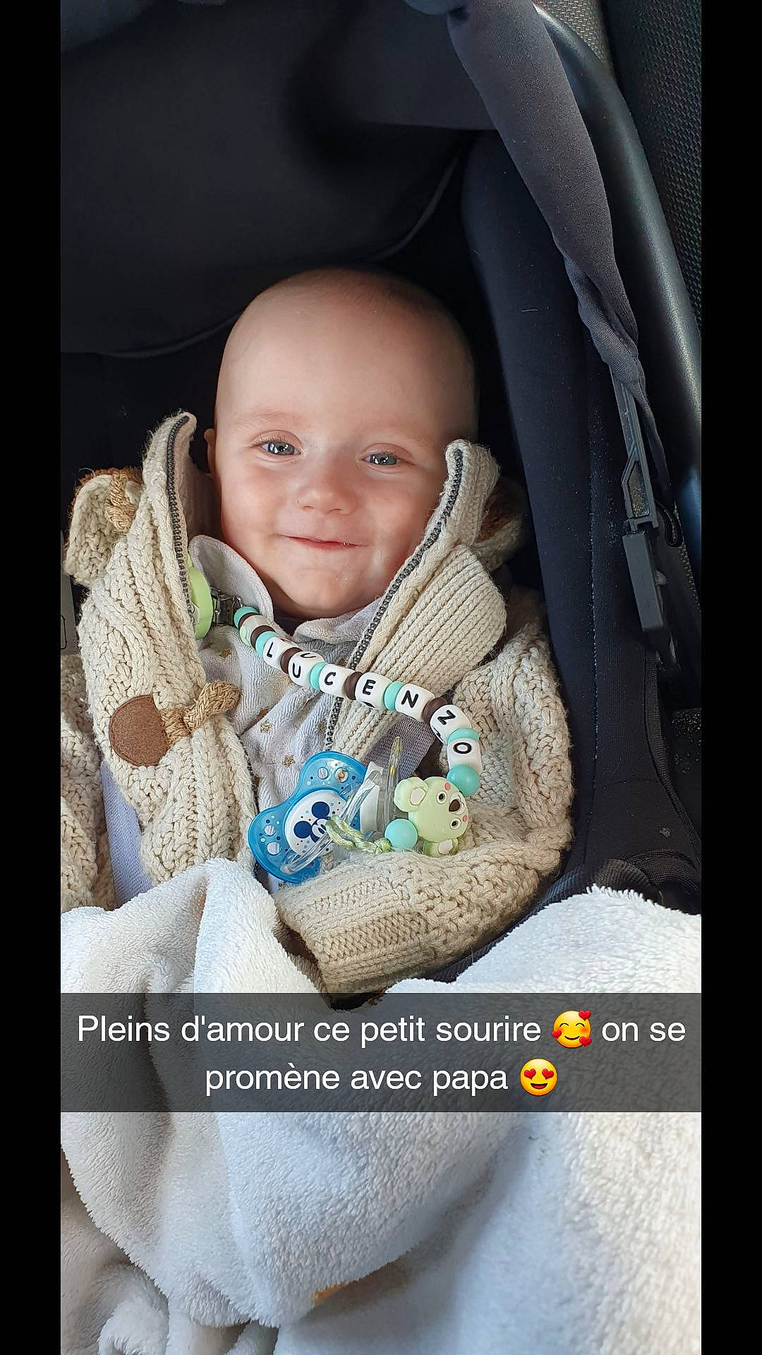 Lucenzo participe au concours pour gagner de l'argent avec cette photo : baby, baby_carriage, baby_products, baby_toddler_clothing, car_seat, cheek, child, chin, collar, comfort, eyebrow, flash_photography, happy, joy, linens, nose, person, product, skin, sleeve