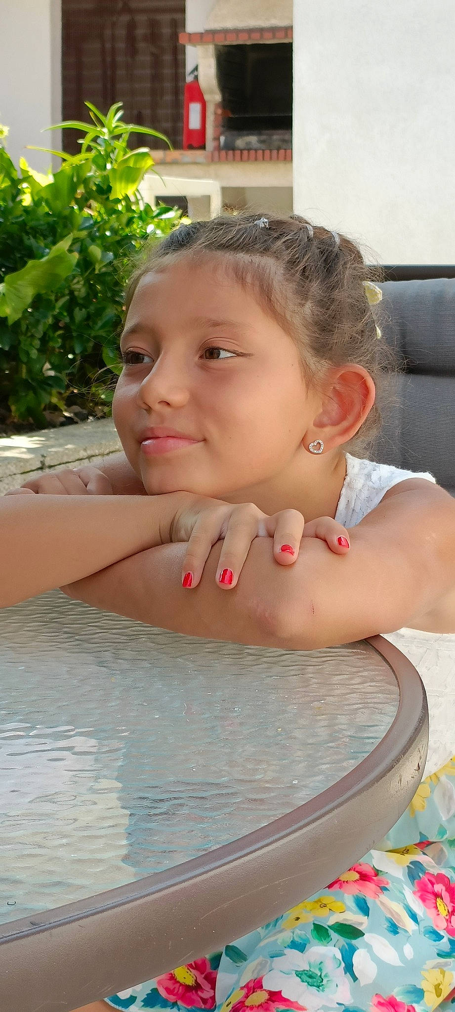 Maëlys a rejoint le concours — aidez-le/la à gagner de superbes lots ! barefoot, bathing, chest, child, eyelash, flooring, fun, grass, happy, joy, leisure, lip, person, plant, recreation, sitting, skin, summer, swimming_pool, toddler