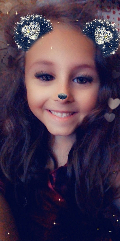 Célia participe au concours pour gagner de l'argent avec cette photo : black_hair, blue, cool, eye, eyebrow, eyelash, face, flash_photography, hair, hairstyle, happy, head, headgear, headpiece, iris, joy, light, lip, organ, person