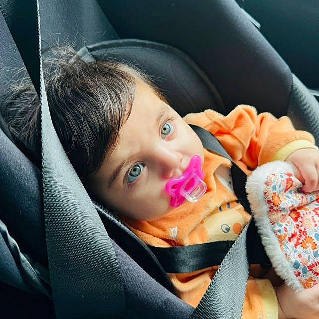 Elina participe au concours pour gagner de l'argent avec cette photo : auto_part, automotive_design, black_hair, car, car_seat, child, comfort, eyebrow, eyelash, happy, head_restraint, lip, mammal, mouth, nose, person, personal_luxury_car, skin, steering_wheel, vehicle_door