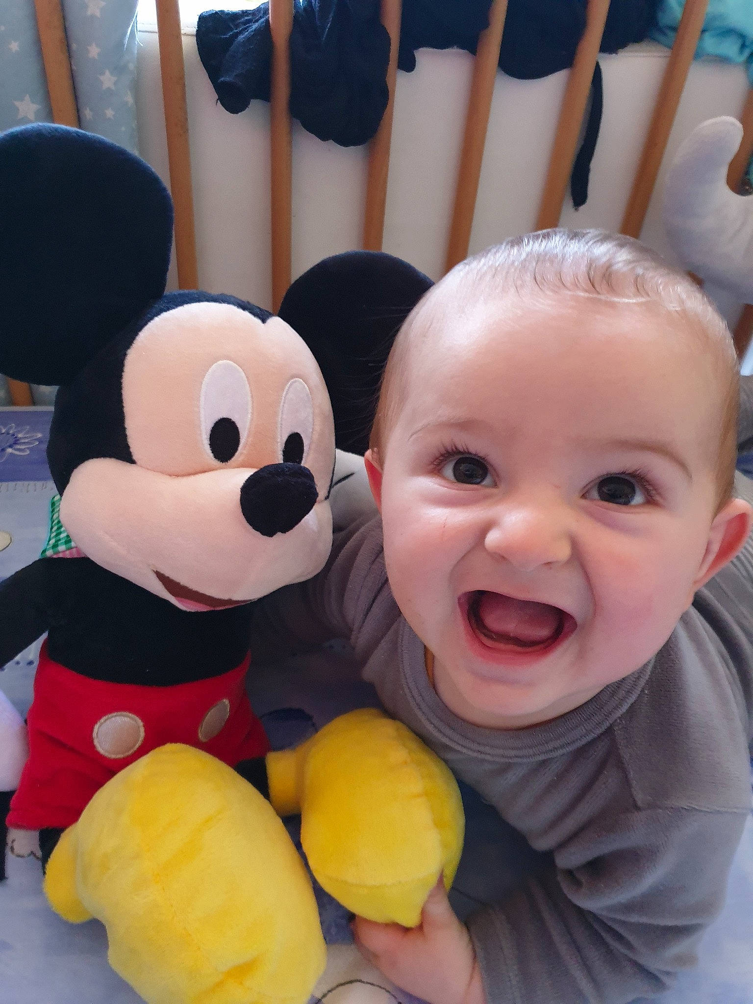 Kélian a rejoint le concours — aidez-le/la à gagner de superbes lots ! baby, baby_products, baby_toys, cheek, child, fun, happy, head, person, play, plush, product, room, skin, smile, stuffed_toy, teddy_bear, textile, toddler, toy