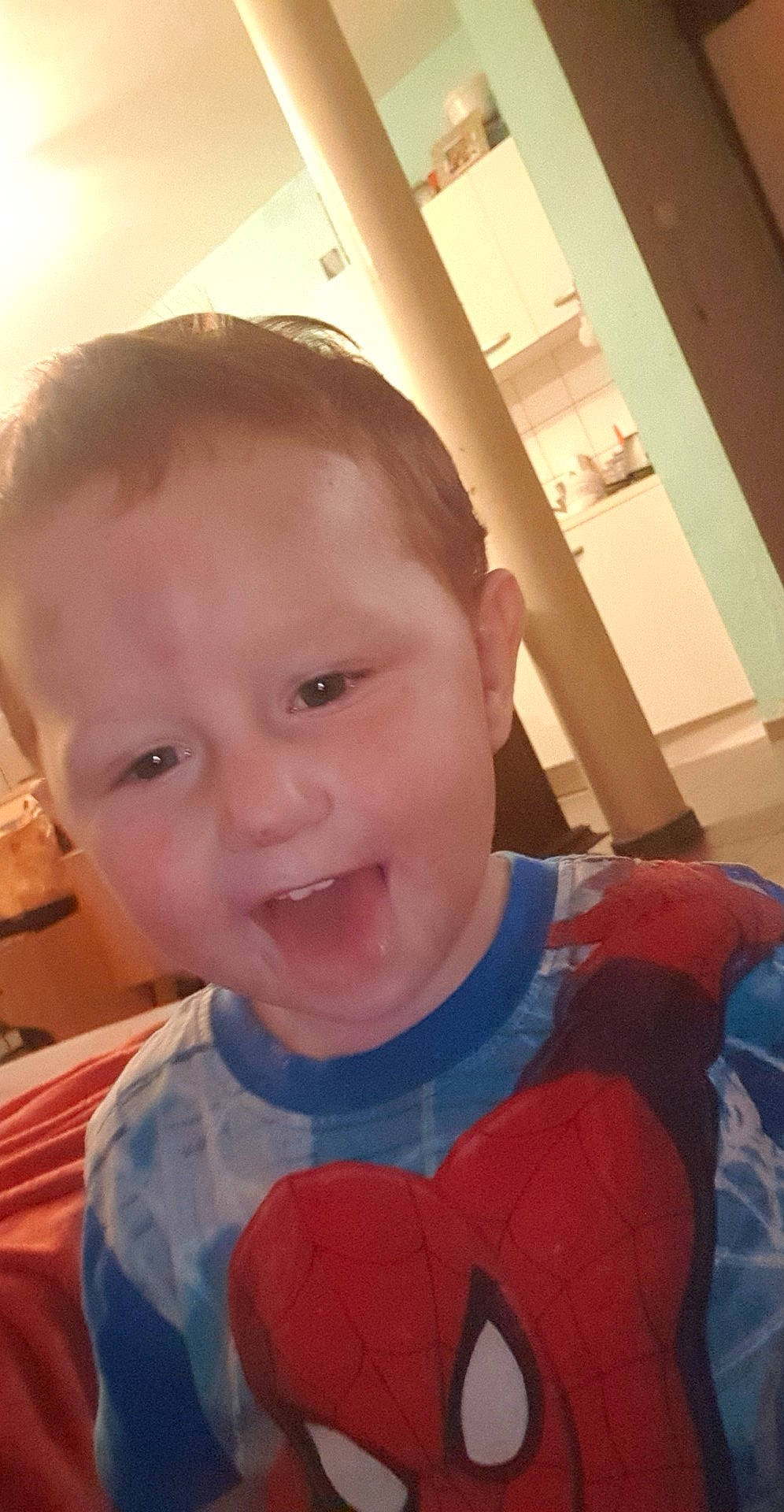 Loutaine a rejoint le concours — aidez-le/la à gagner de superbes lots ! baby, baby_toddler_clothing, carmine, cheek, child, cool, ear, eye, eyebrow, eyelash, fictional_character, forehead, hairstyle, iris, jaw, lip, long_sleeved_t_shirt, person, superhero, toddler