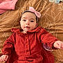 Aëla a rejoint le concours — aidez-le/la à gagner de superbes lots ! baby, infant, headband, bow, red_dress, dress, pacifier, pacifier_clip, plush_toy, stuffed_animal, blanket, bedding, bed, portrait, lying_down, cute, eyes_open, hand, smile, cozy