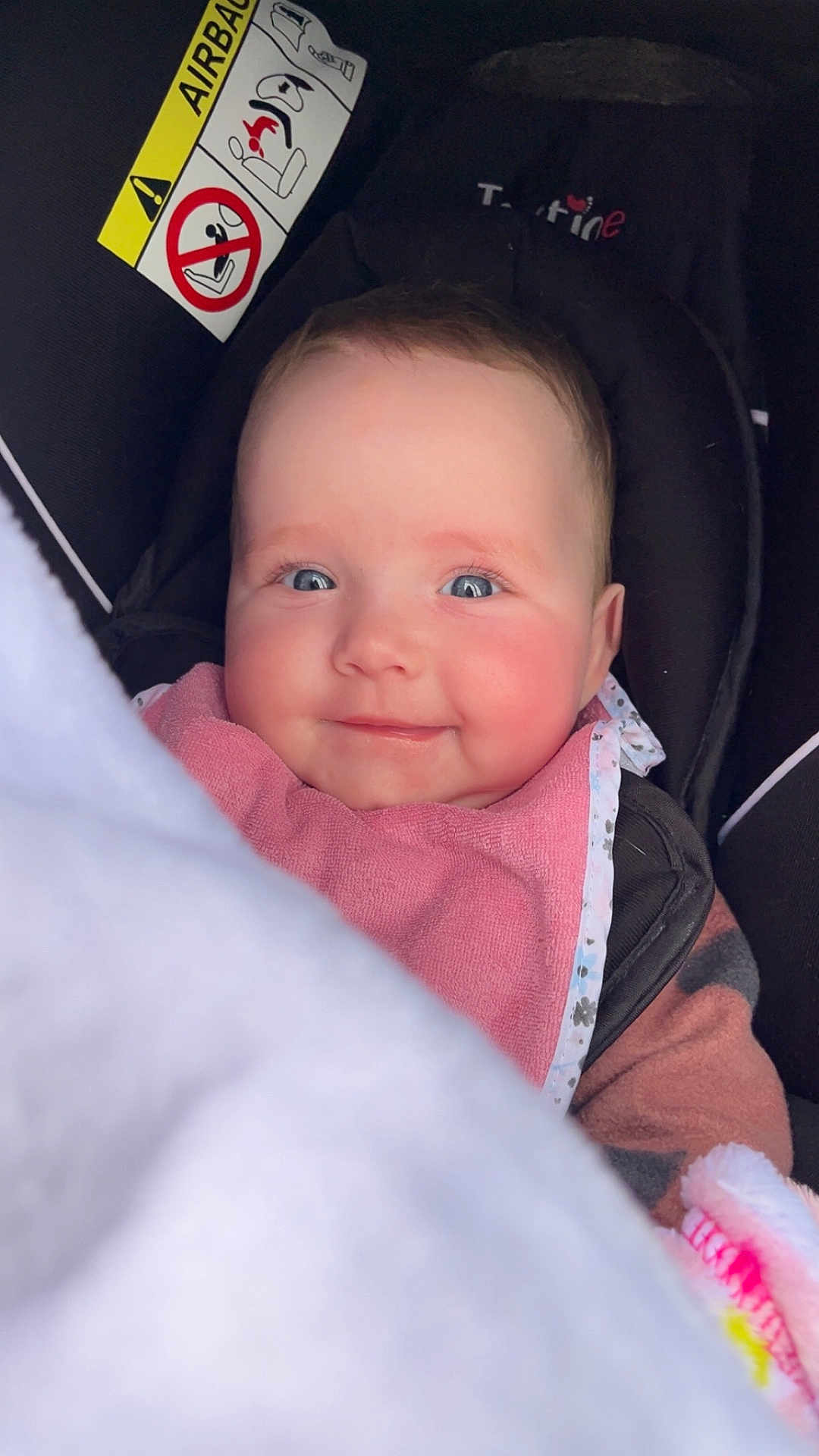 Rose participe au concours pour gagner de l'argent avec cette photo : baby, smiling, blue_eyes, bib, car_seat, blanket, infant, child, cute, cozy, face, pink, clothing, portrait, seatbelt, head, happy, indoors, soft, person