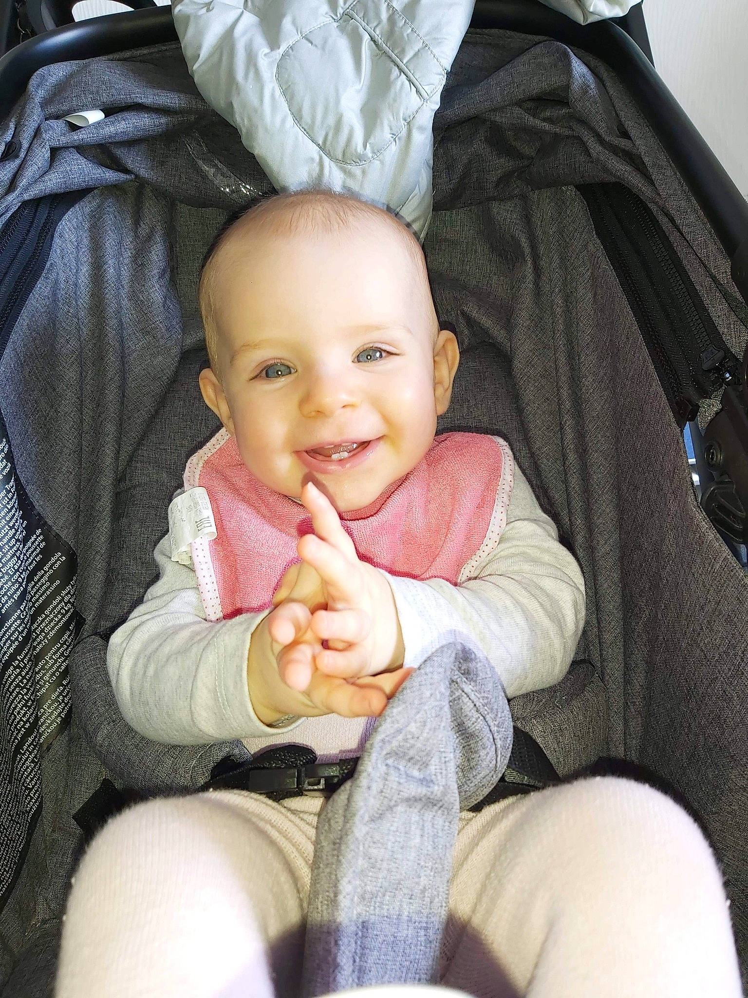 Méliana participe au concours pour gagner de l'argent avec cette photo : baby, baby_carriage, baby_products, car_seat, cheek, child, eye, face, gesture, joy, nose, person, product, sitting, skin, smile, toddler