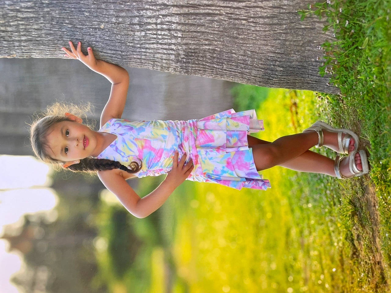 Maddy a rejoint le concours — aidez-le/la à gagner de superbes lots ! dress, fashion, fun, grass, happy, human_leg, leg, leisure, people_in_nature, person, plant, recreation, sandal, shorts, smile, sunglasses, t_shirt, thigh, tree, water