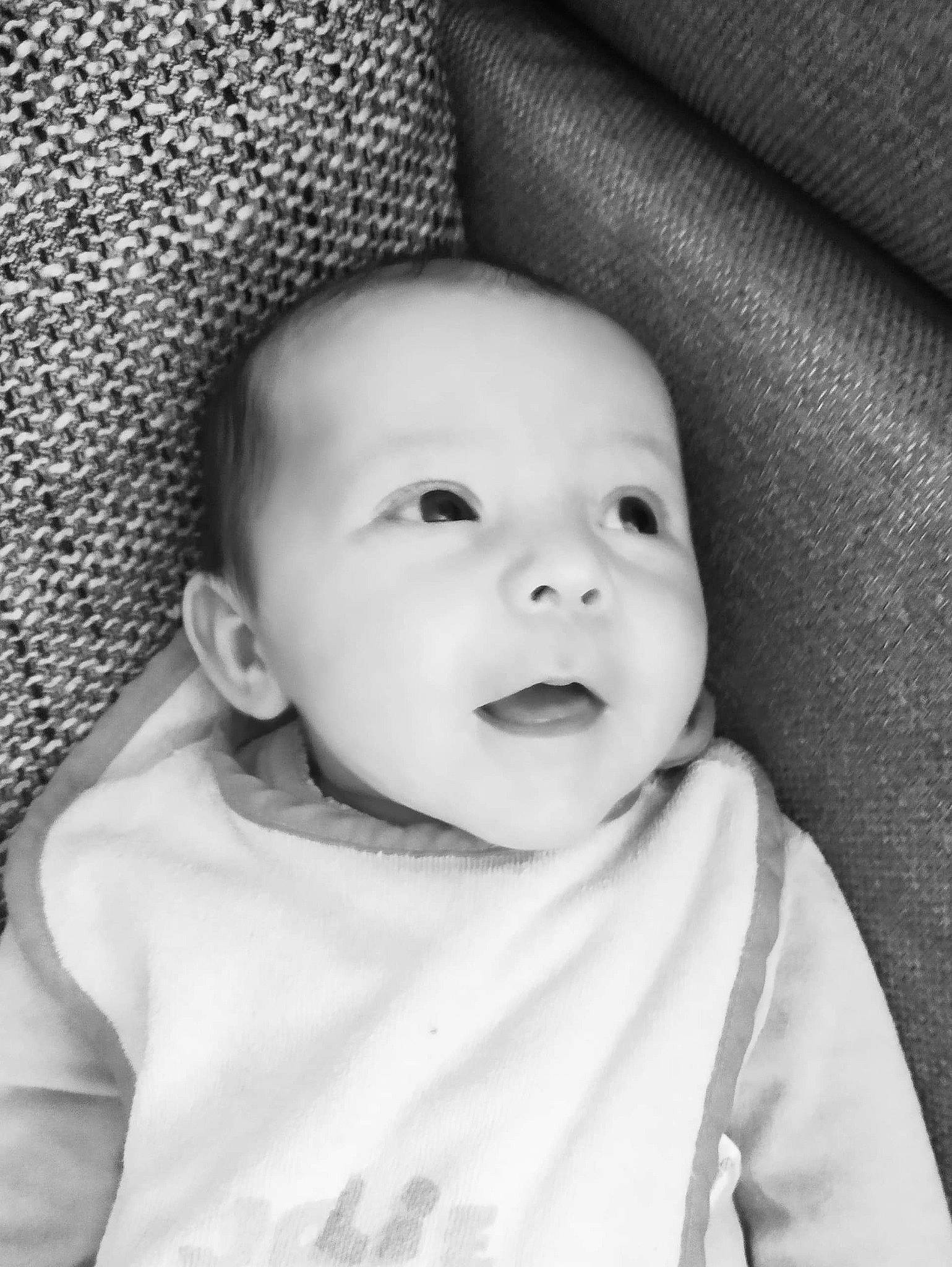 Alessia a rejoint le concours — aidez-le/la à gagner de superbes lots ! baby, black_and_white, cheek, child, face, facial_expression, head, lip, monochrome, monochrome_photography, mouth, nose, person, photograph, photography, portrait, portrait_photography, skin, smile, toddler