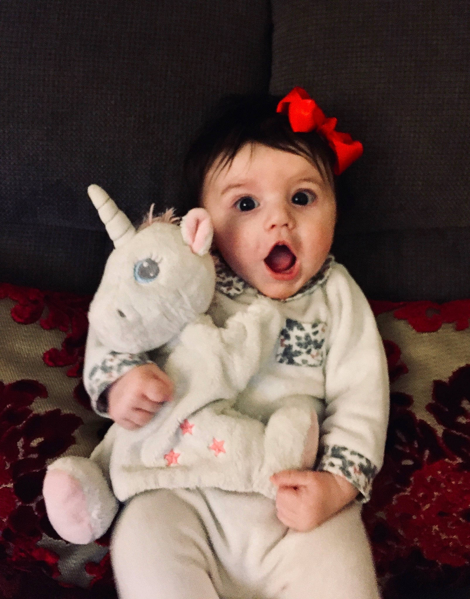 Augustine a rejoint le concours — aidez-le/la à gagner de superbes lots ! baby, child, ear, fictional_character, happy, nose, person, skin, stuffed_toy, surprise, toddler