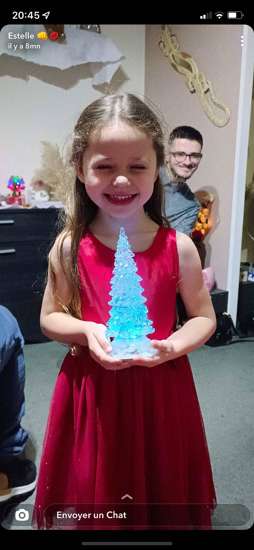 Aliyah participe au concours pour gagner de l'argent avec cette photo : child, drawer, dress, electric_blue, event, fashion_accessory, fashion_design, formal_wear, fun, hair, hairstyle, happy, jewellery, joy, magenta, necklace, pattern, person, pink, purple