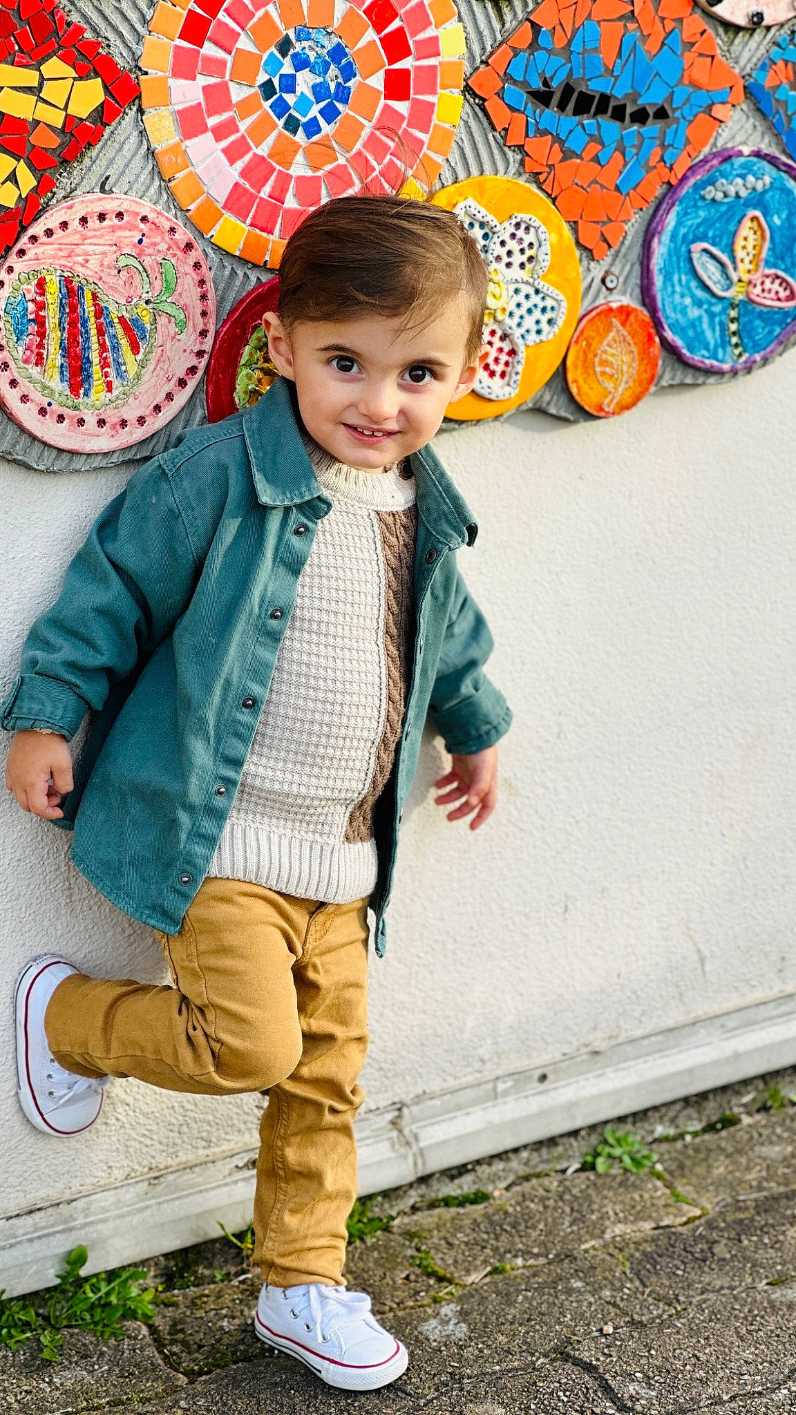 Matheo participe au concours pour gagner de l'argent avec cette photo : collar, cool, dress_shirt, eye, facial_expression, hairstyle, happy, head, human, human_body, joy, orange, organ, outerwear, person, photograph, sleeve, smile, standing, tartan
