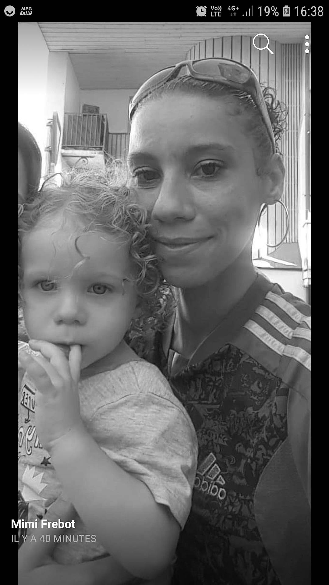 Enzo participe au concours pour gagner de l'argent avec cette photo : black, black_and_white, child, eye, face, fun, happy, head, iris, joy, monochrome, monochrome_photography, mother, people, person, photograph, photography, smile, snapshot, stock_photography