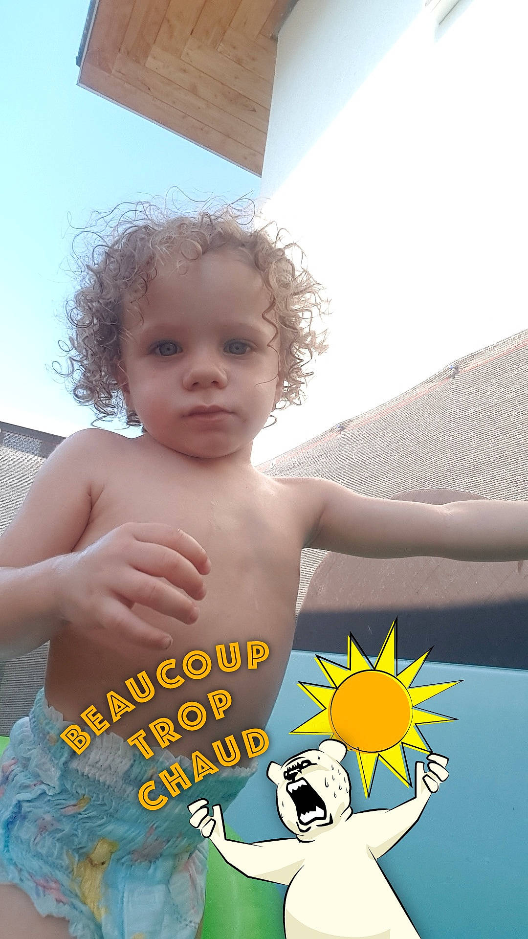 Enzo participe au concours pour gagner de l'argent avec cette photo : arm, baby, child, fun, happy, person, photo_caption, photography, play, smile, summer, t_shirt, toddler, vacation, yellow