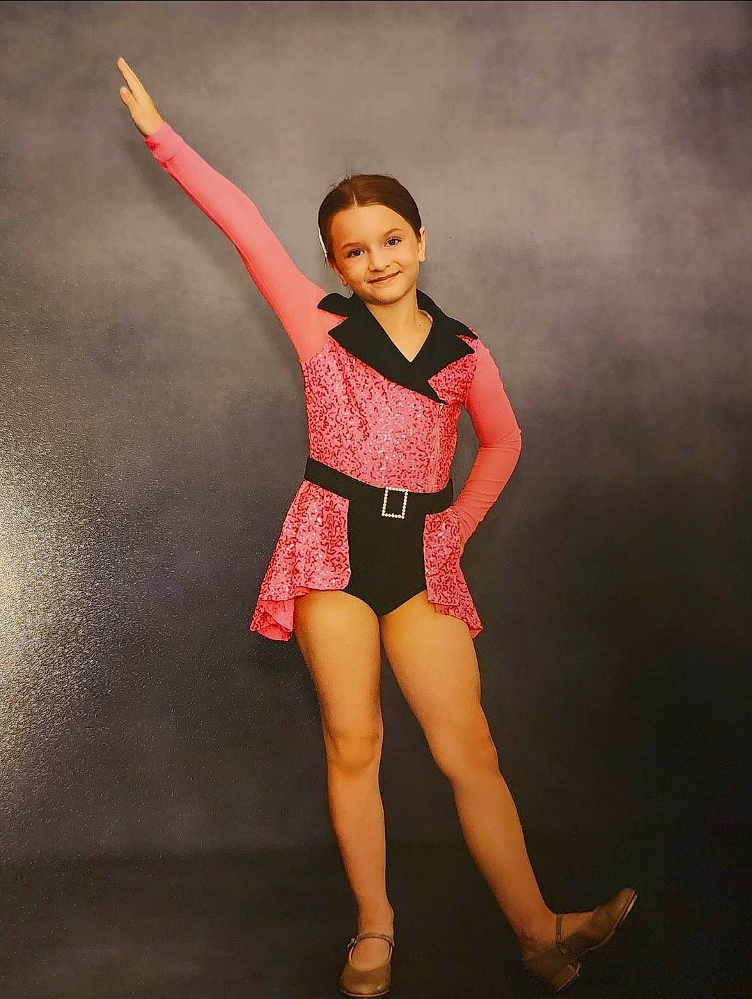 Isabella is registered to the contest to win money with this photo: balance, barefoot, dancer, entertainment, event, fashion_design, fashion_model, flash_photography, human_leg, joy, knee, leg, leotard, one_piece_garment, performance_art, performing_arts, person, sandal, smile, sportswear