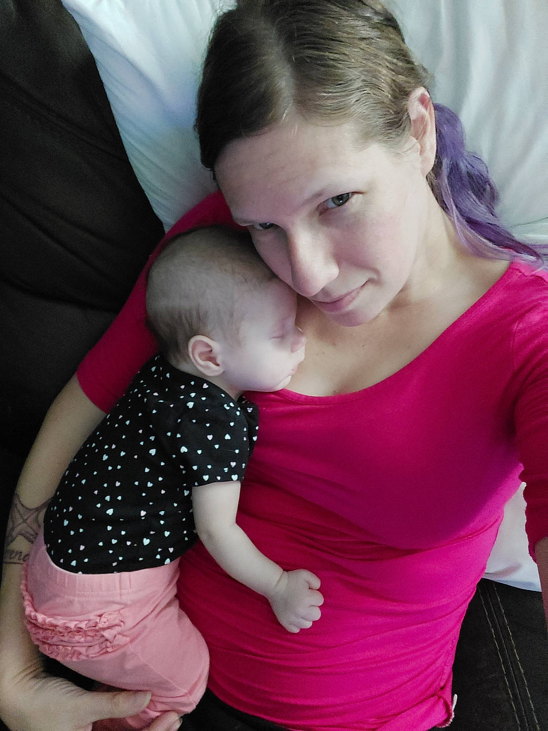 Elladora is registered to the contest to win money with this photo: abdomen, baby, baby_toddler_clothing, comfort, elbow, gesture, happy, human_body, joint, neck, person, shoulder, sleeve, smile, standing, stomach, t_shirt, thigh, toddler, trunk