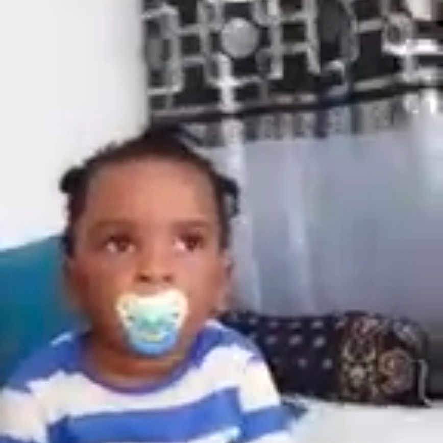 Daegan a rejoint le concours — aidez-le/la à gagner de superbes lots ! accessories, adult, baby, babylaughing, crying, face, glasses, happy, head, male, man, person, sad