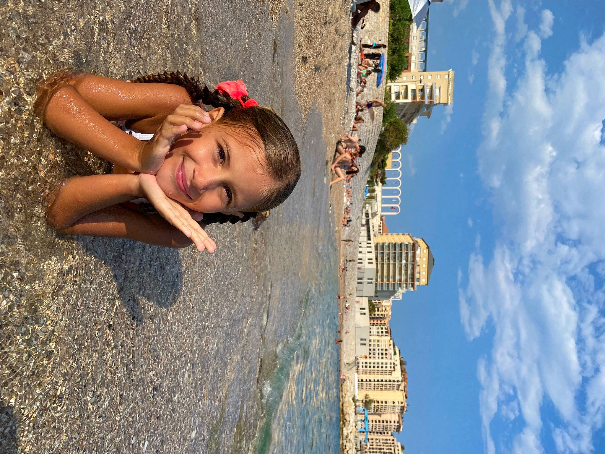 Alyssia a rejoint le concours — aidez-le/la à gagner de superbes lots ! building, city, cloud, concrete, flash_photography, fun, happy, joy, leisure, people_in_nature, person, portrait_photography, reflection, rock, sky, smile, tourism, travel, vacation, water