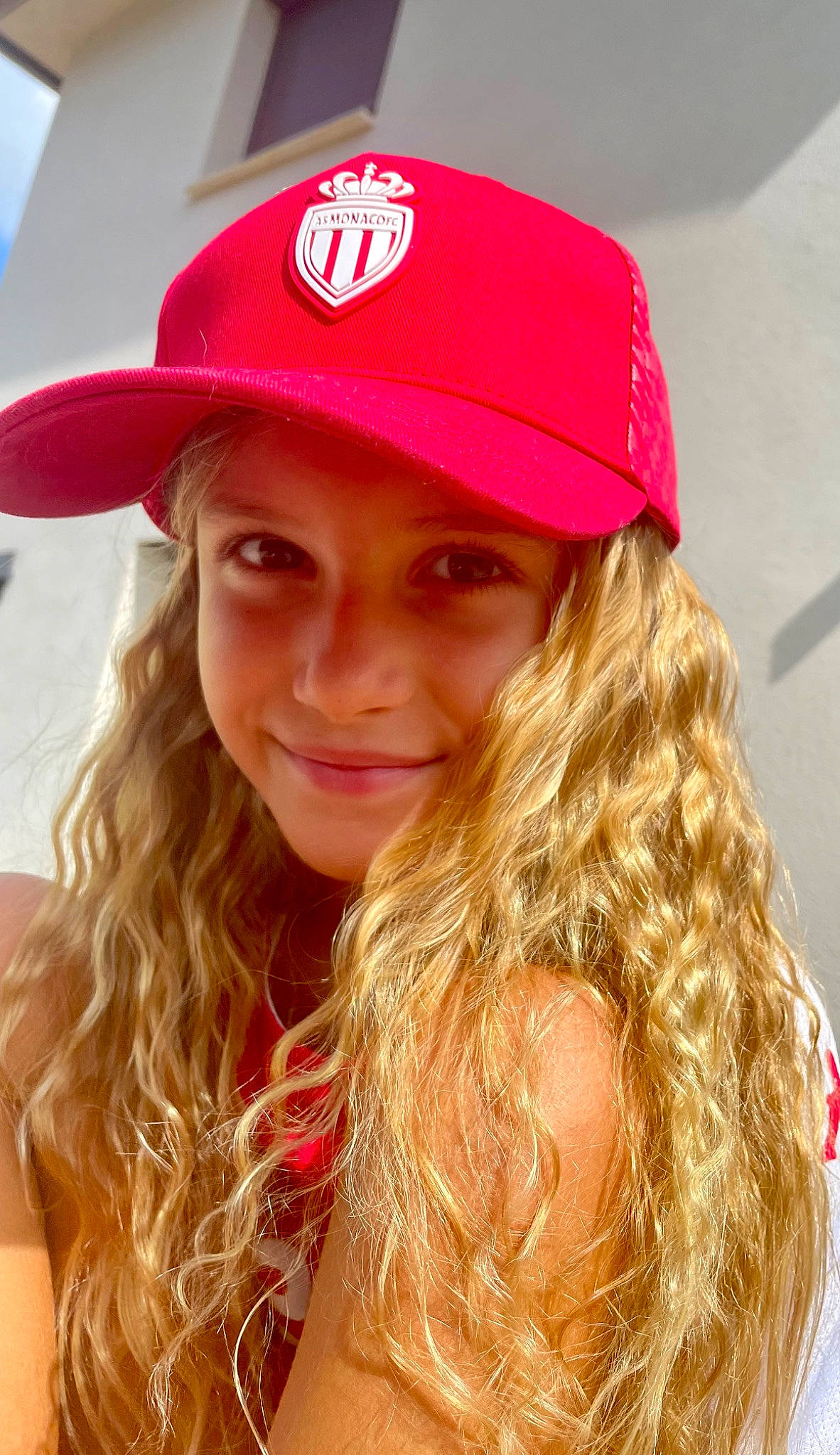 Alyssia a rejoint le concours — aidez-le/la à gagner de superbes lots ! baseball_cap, blond, cap, chin, cool, cricket_cap, eye, eyebrow, eyelash, eyewear, face, facial_expression, happy, hat, headgear, headwear, joy, lip, liver, long_hair